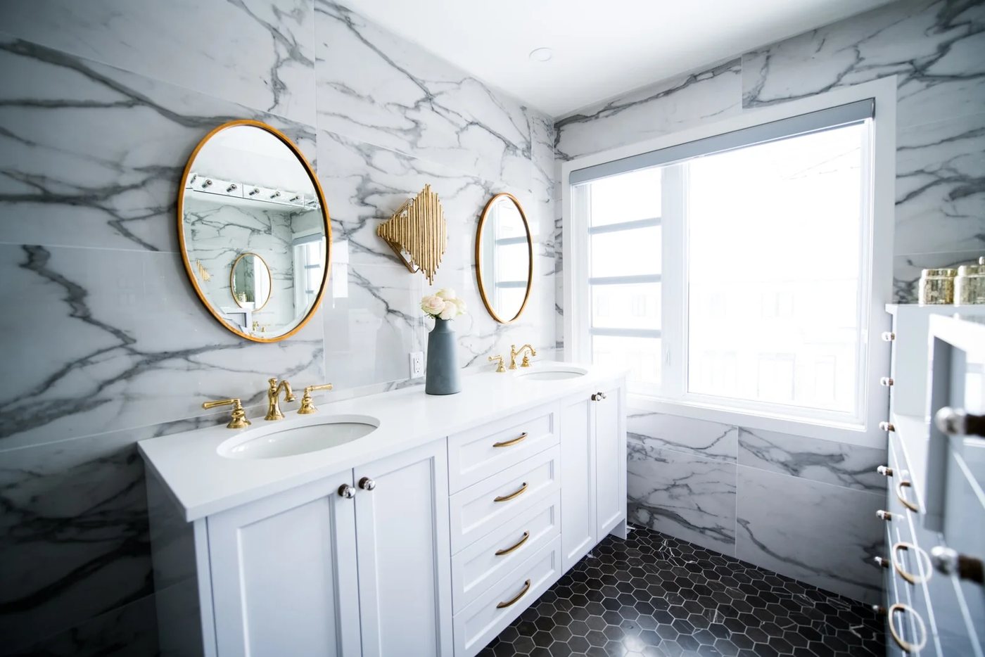 Vanity cabinet