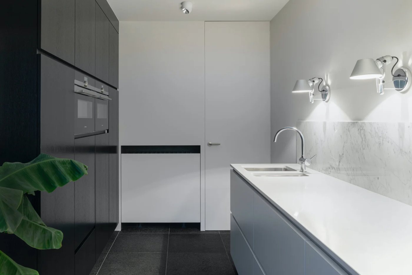 Vanity cabinet